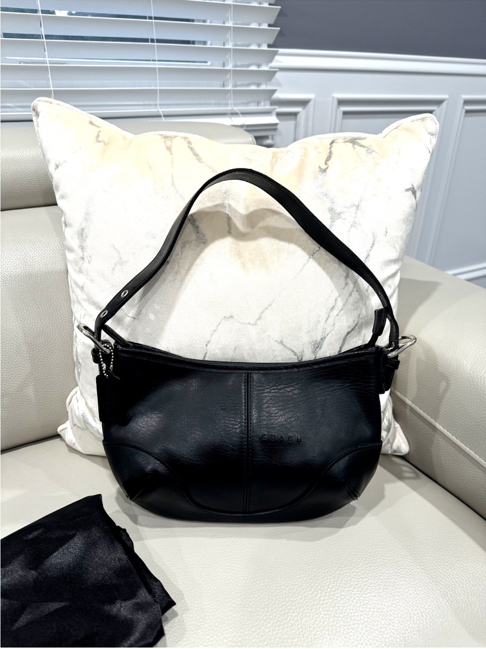 Coach Vintage Black Leather Shoulder Hobo Bag..